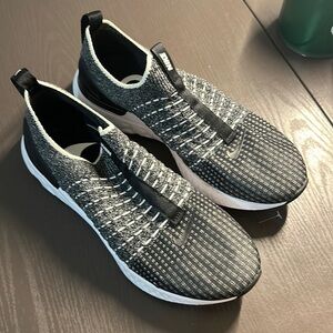 Women’s Nike React Phantom Run Flyknit 2 - Size 9